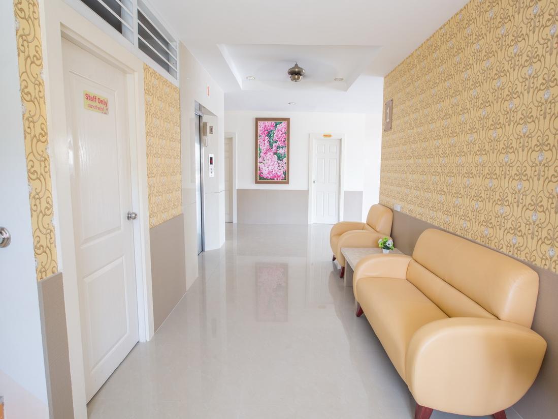 P.A. Thani Hotel Nakhon Sawan Buitenkant foto