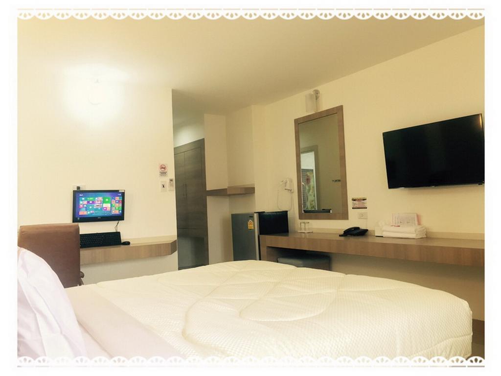 P.A. Thani Hotel Nakhon Sawan Buitenkant foto