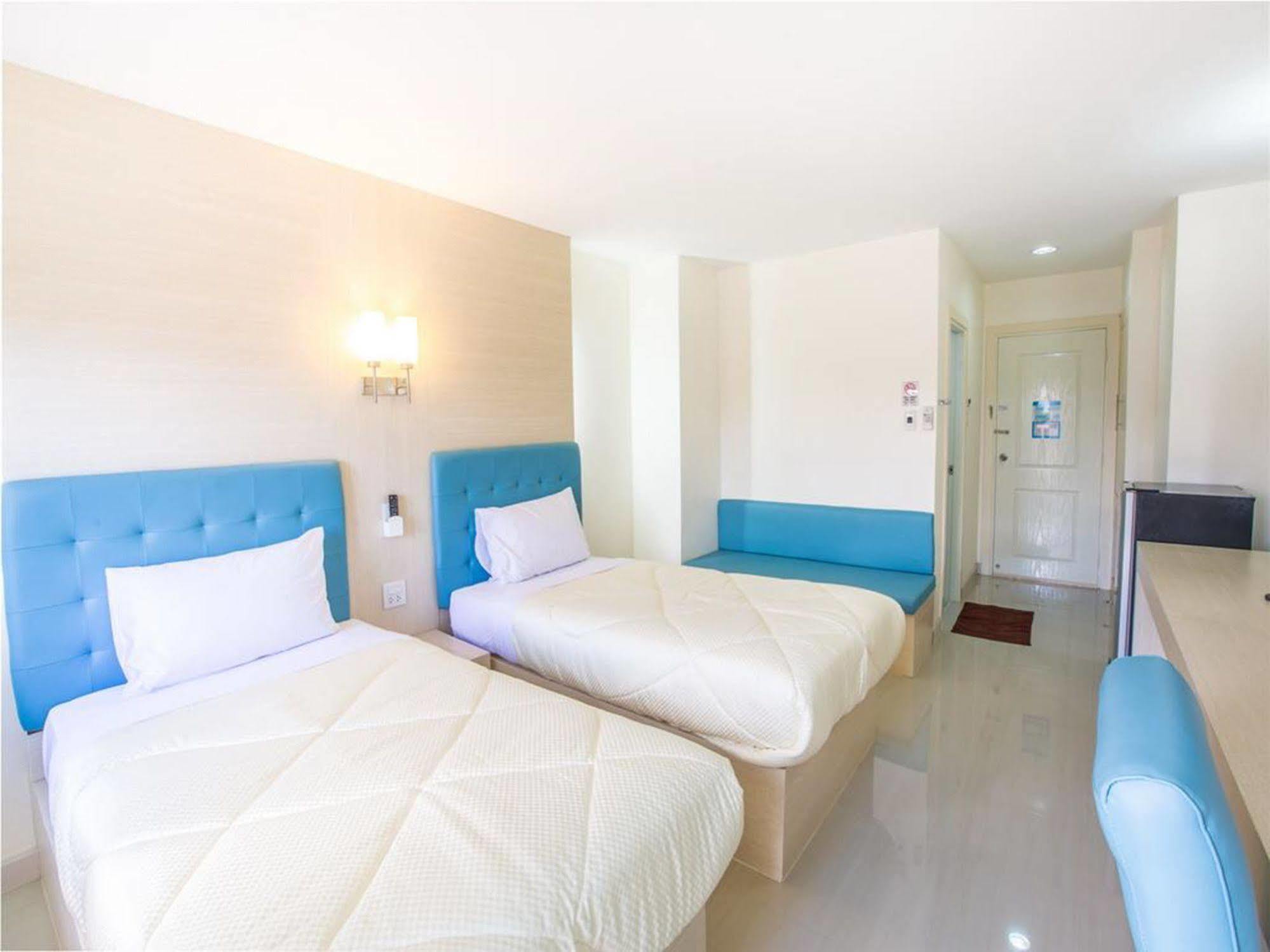 P.A. Thani Hotel Nakhon Sawan Buitenkant foto