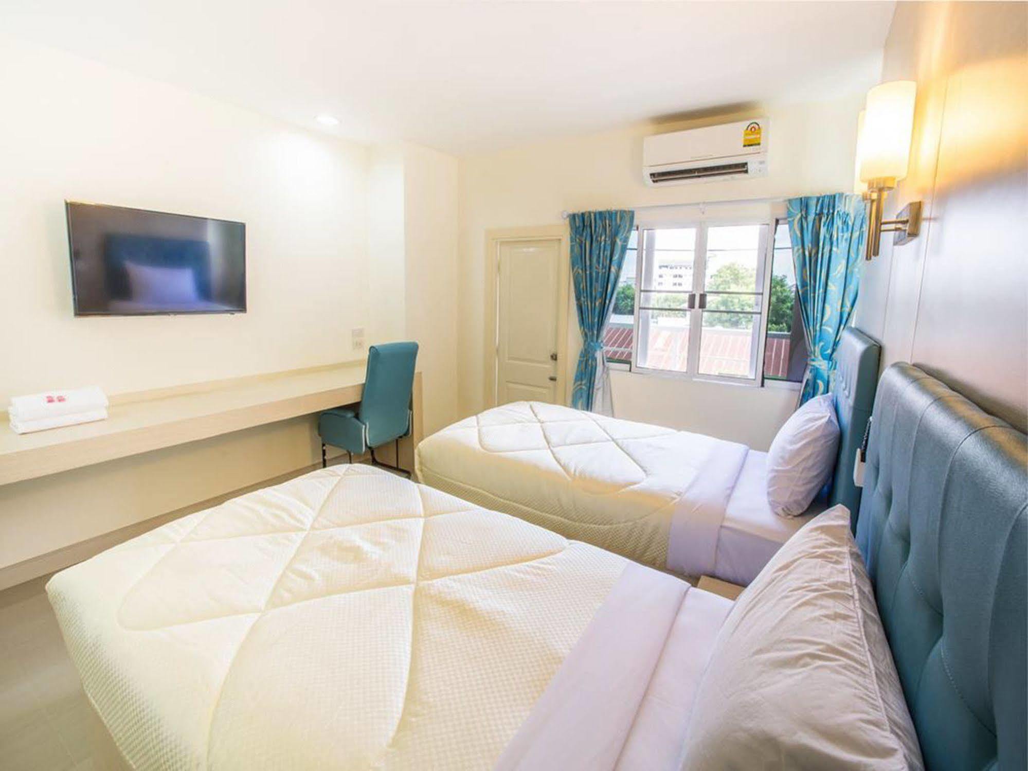 P.A. Thani Hotel Nakhon Sawan Buitenkant foto